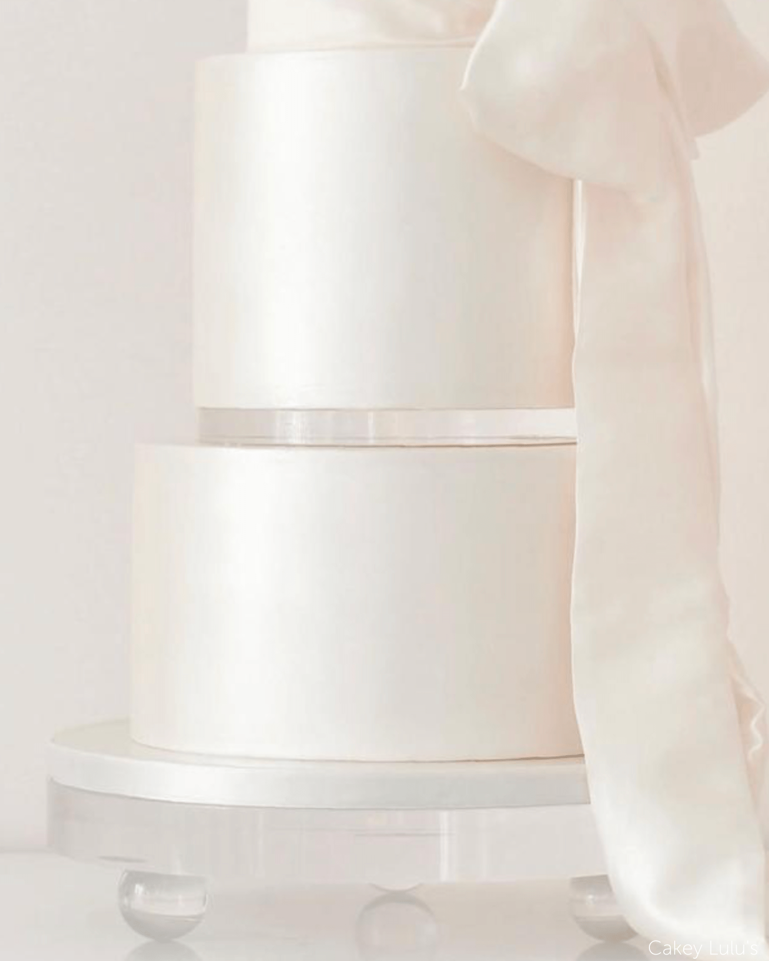 15mm Round Ultra Polished Clear Acrylic Cake Spacers - Prop Options