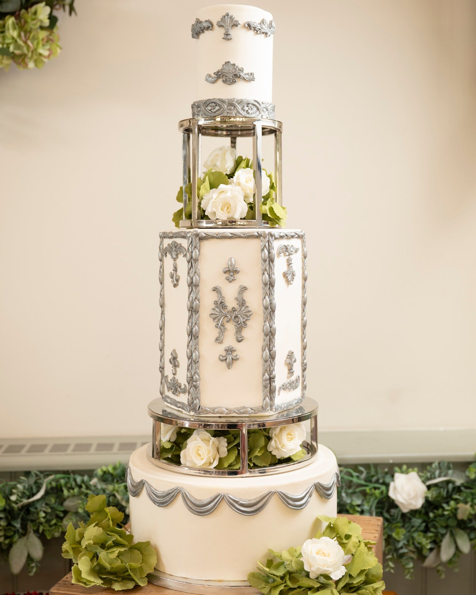 PropBundles - Set of Two - 6" & 10" Round Metallic Cake Separators and Stands - Prop Options