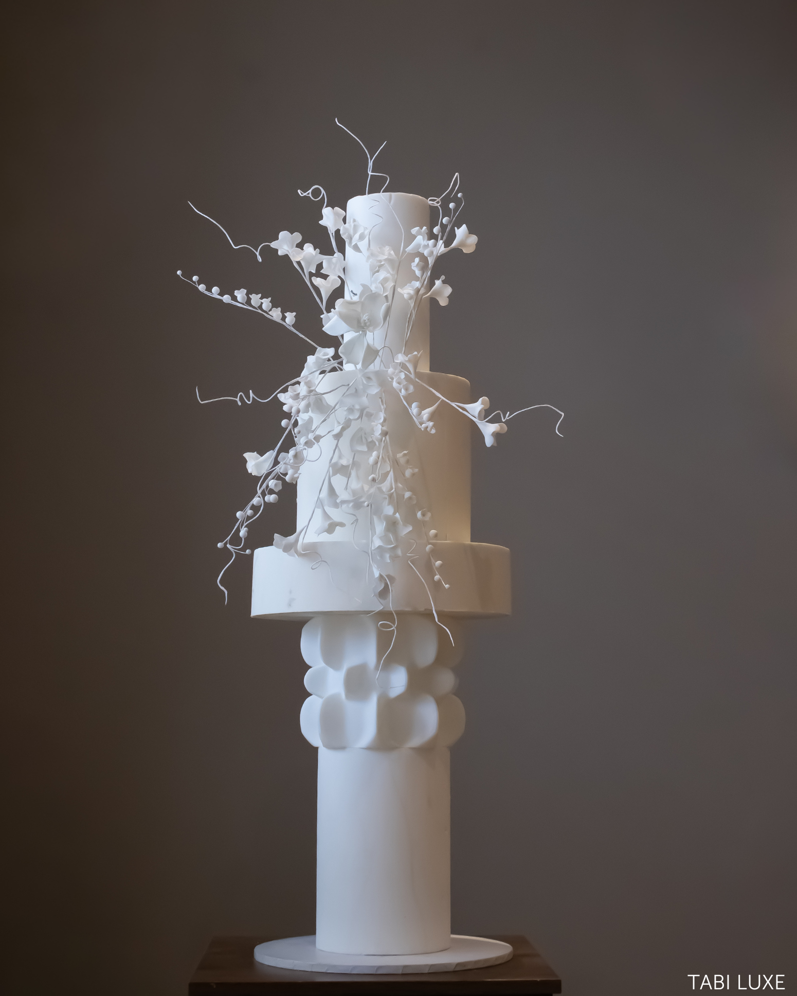 Dele Sculpted Tier Cake Separator - Prop Options