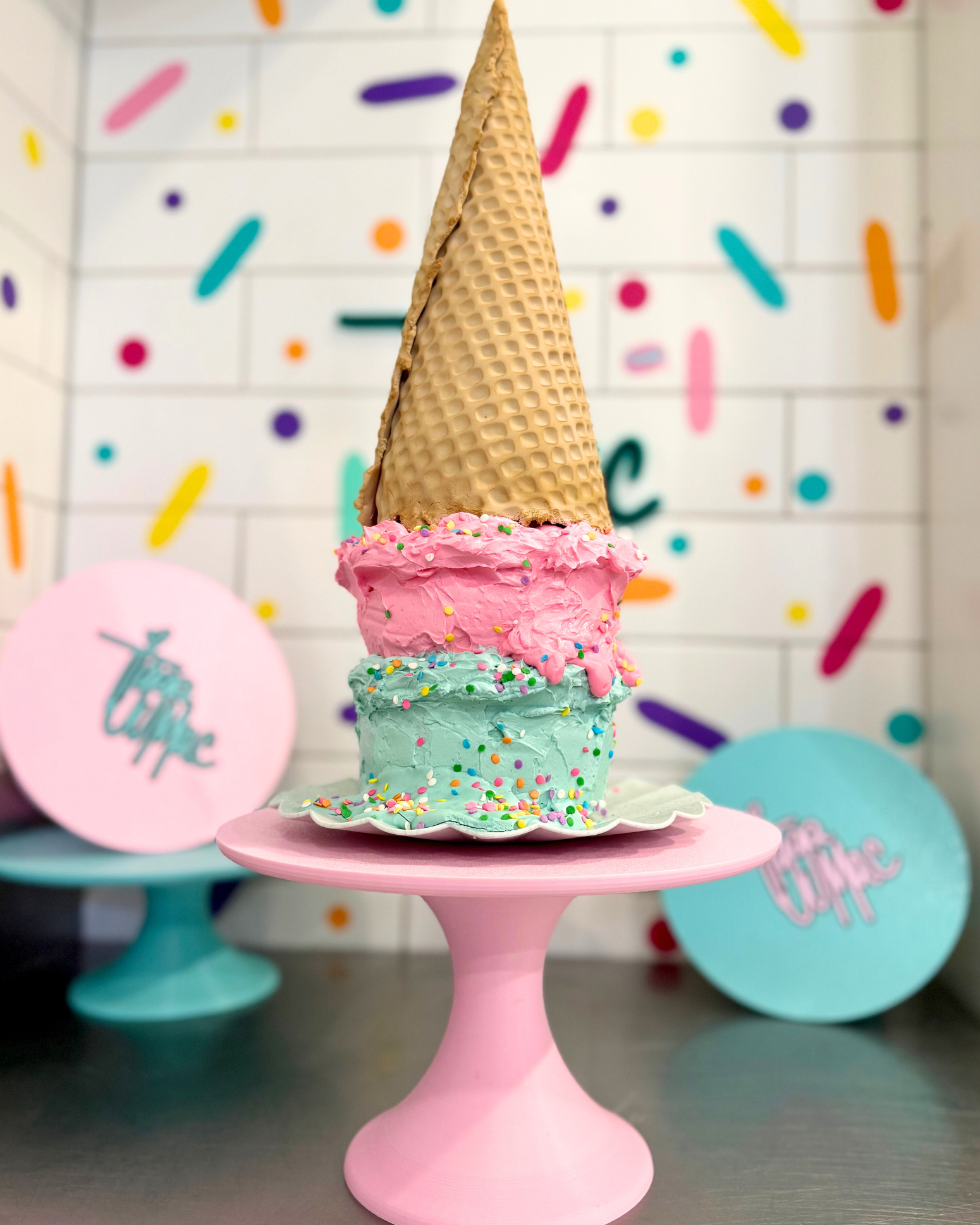 Essential Cake Stand - Tigga Mac Edition - Prop Options