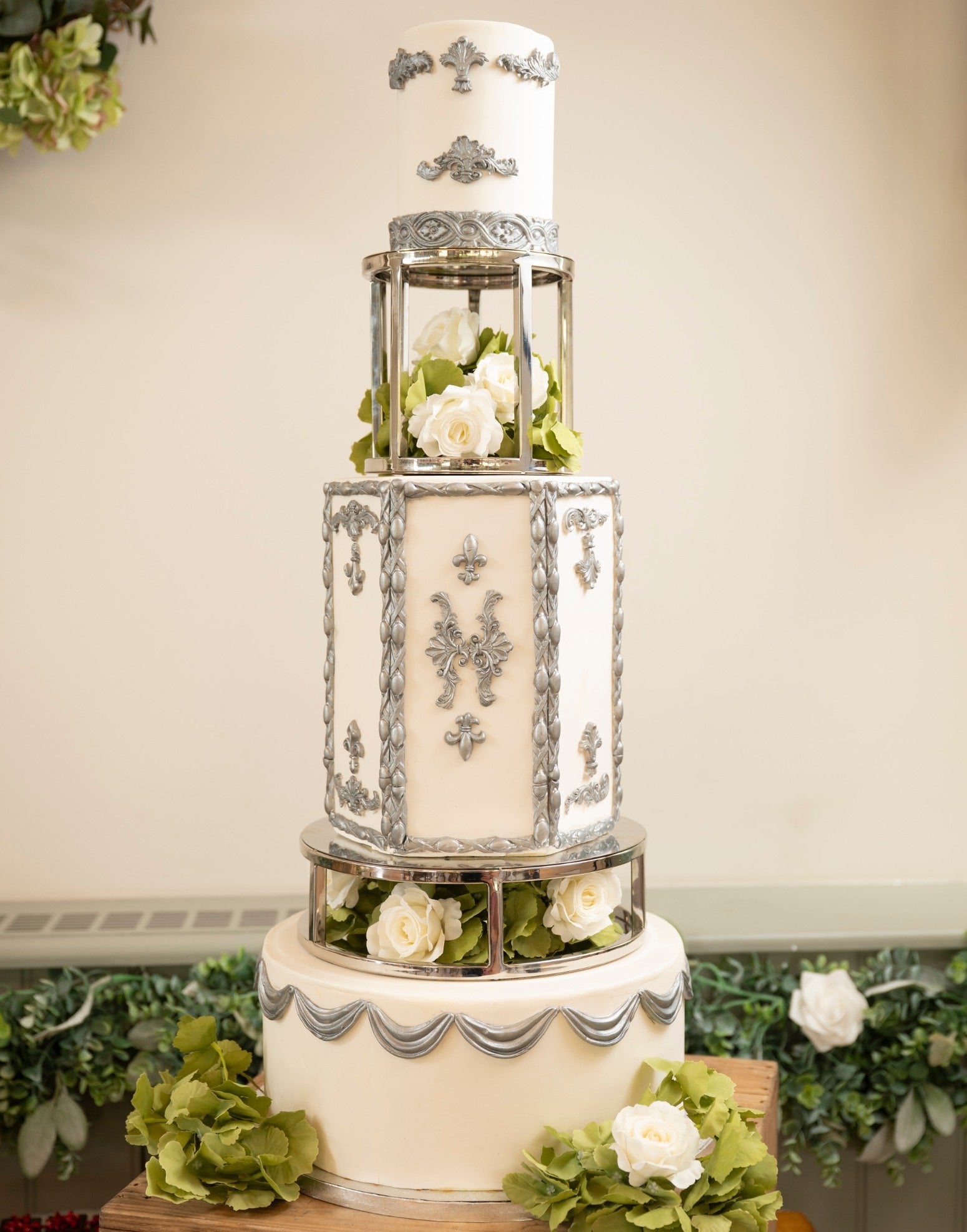 PropBundles - Set of Two - 6" & 10" Round Metallic Cake Separators and Stands - Prop Options