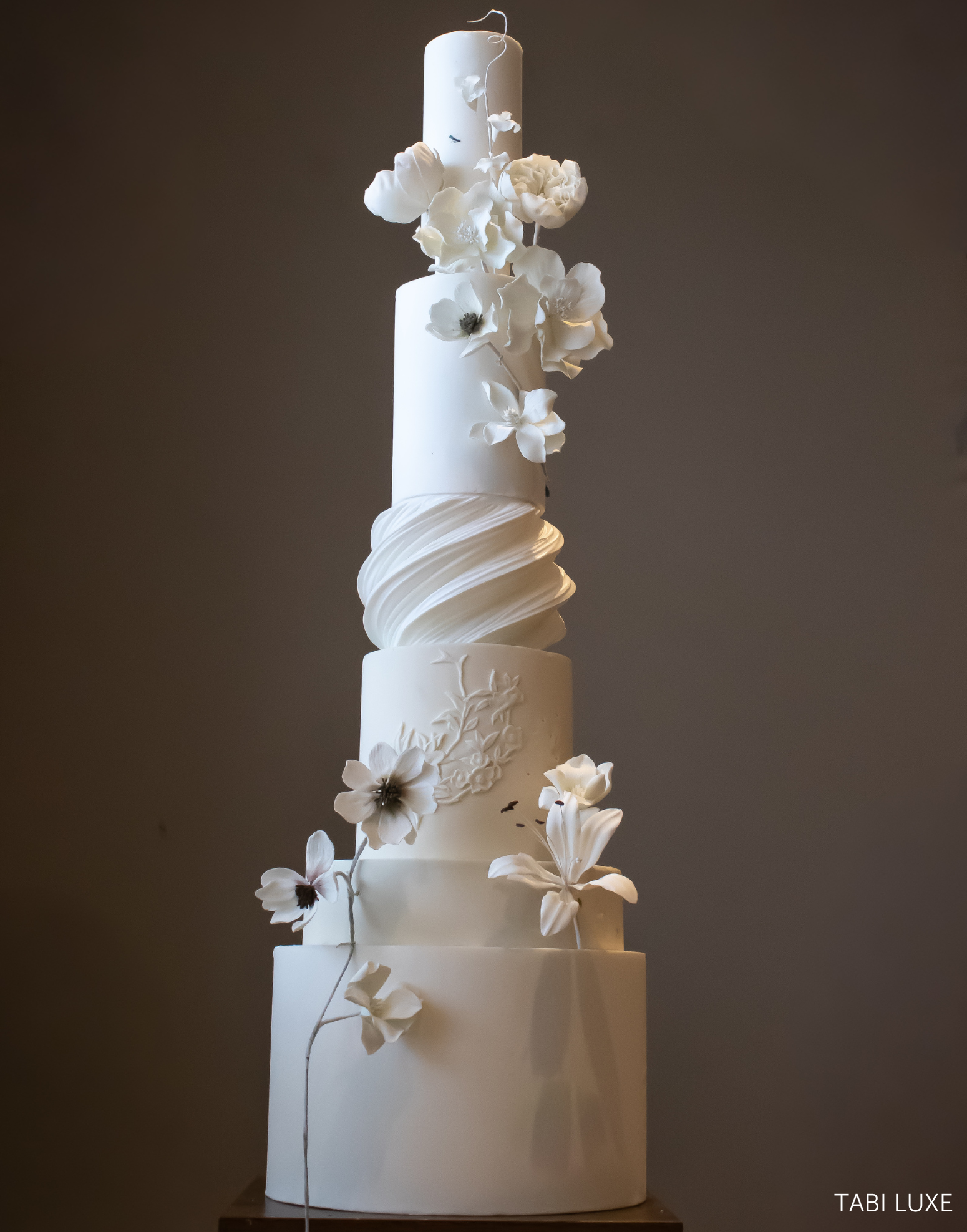 Ayo Sculpted Tier - Cake Separator - Prop Options