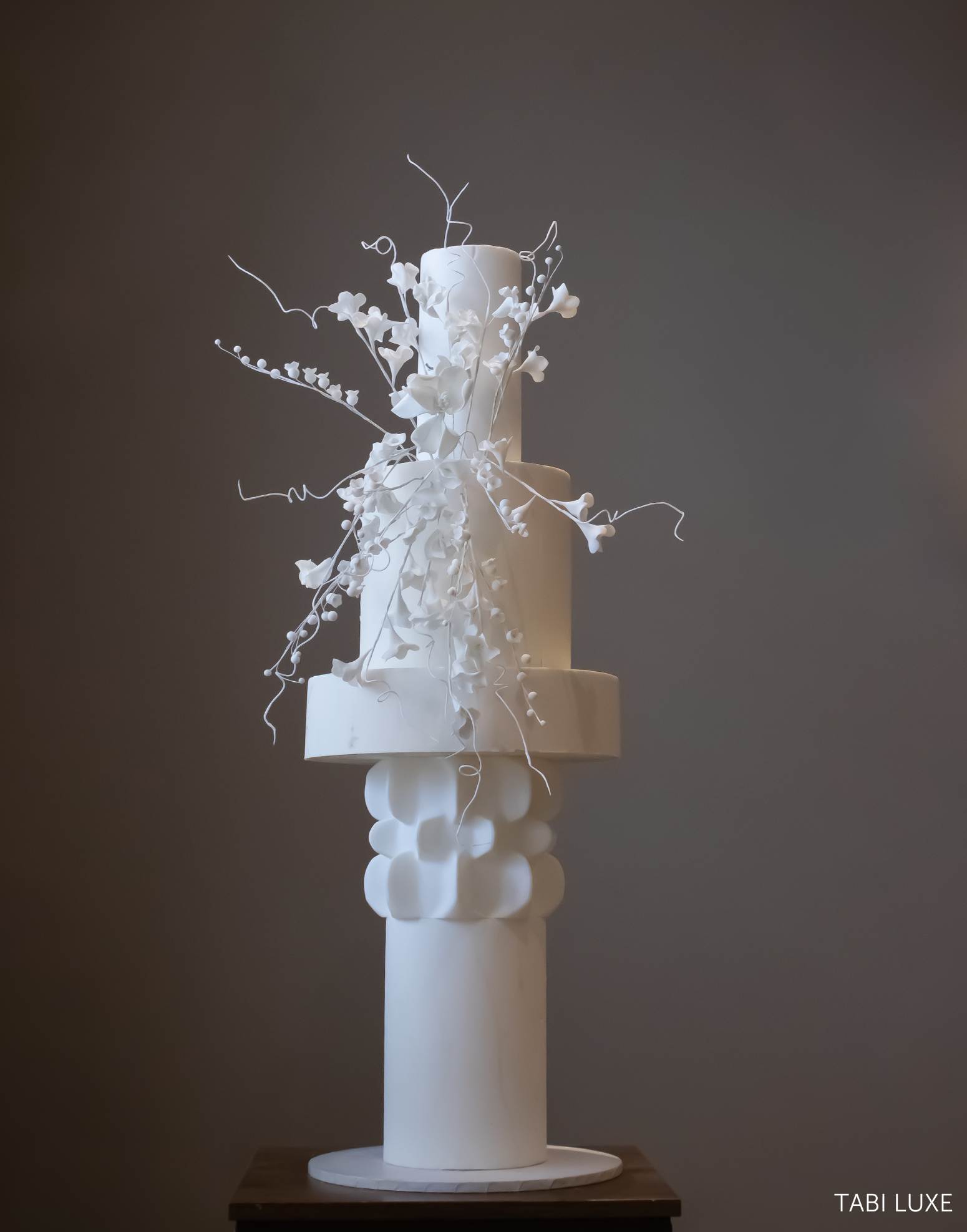 Dele Sculpted Tier Cake Separator - Prop Options