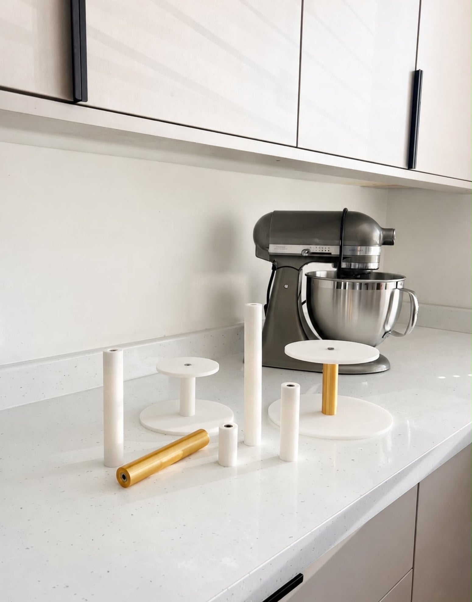Essential Central Bar Pillar Cake Separator - photo 2 - Prop Options