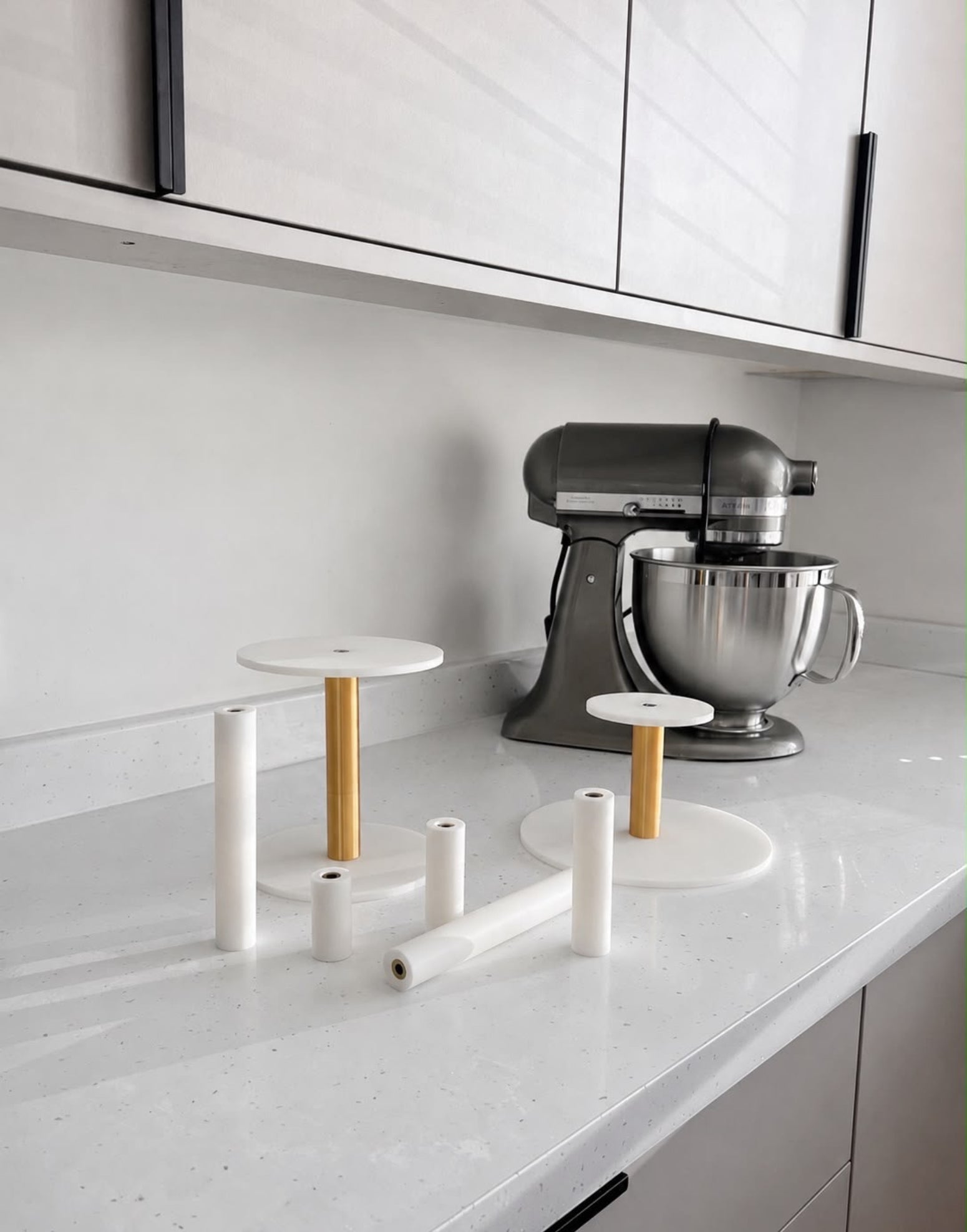 Essential Central Bar Pillar Cake Separator - photo 5 - Prop Options