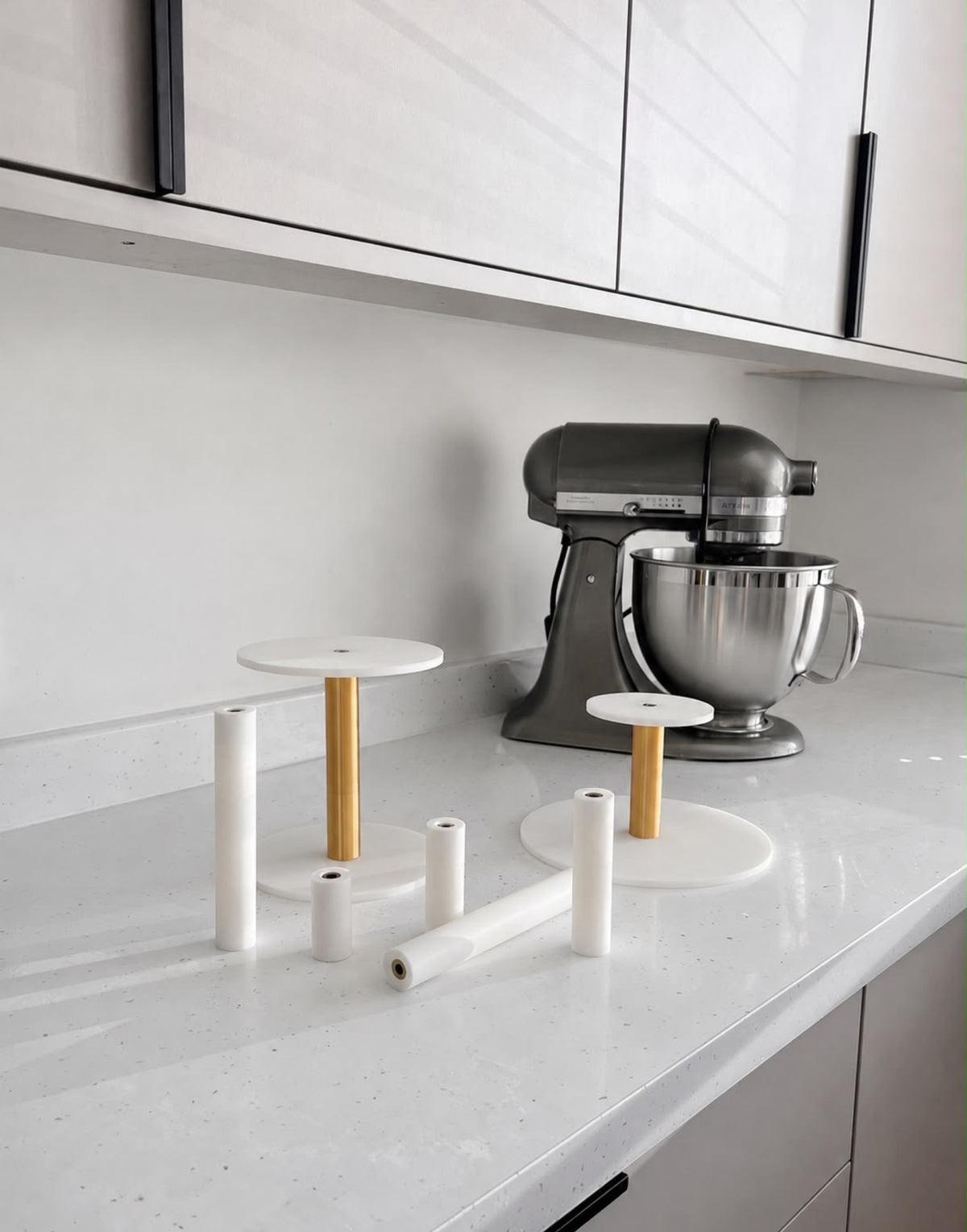 Essential Central Bar Pillar Cake Separator - photo 5 - Prop Options