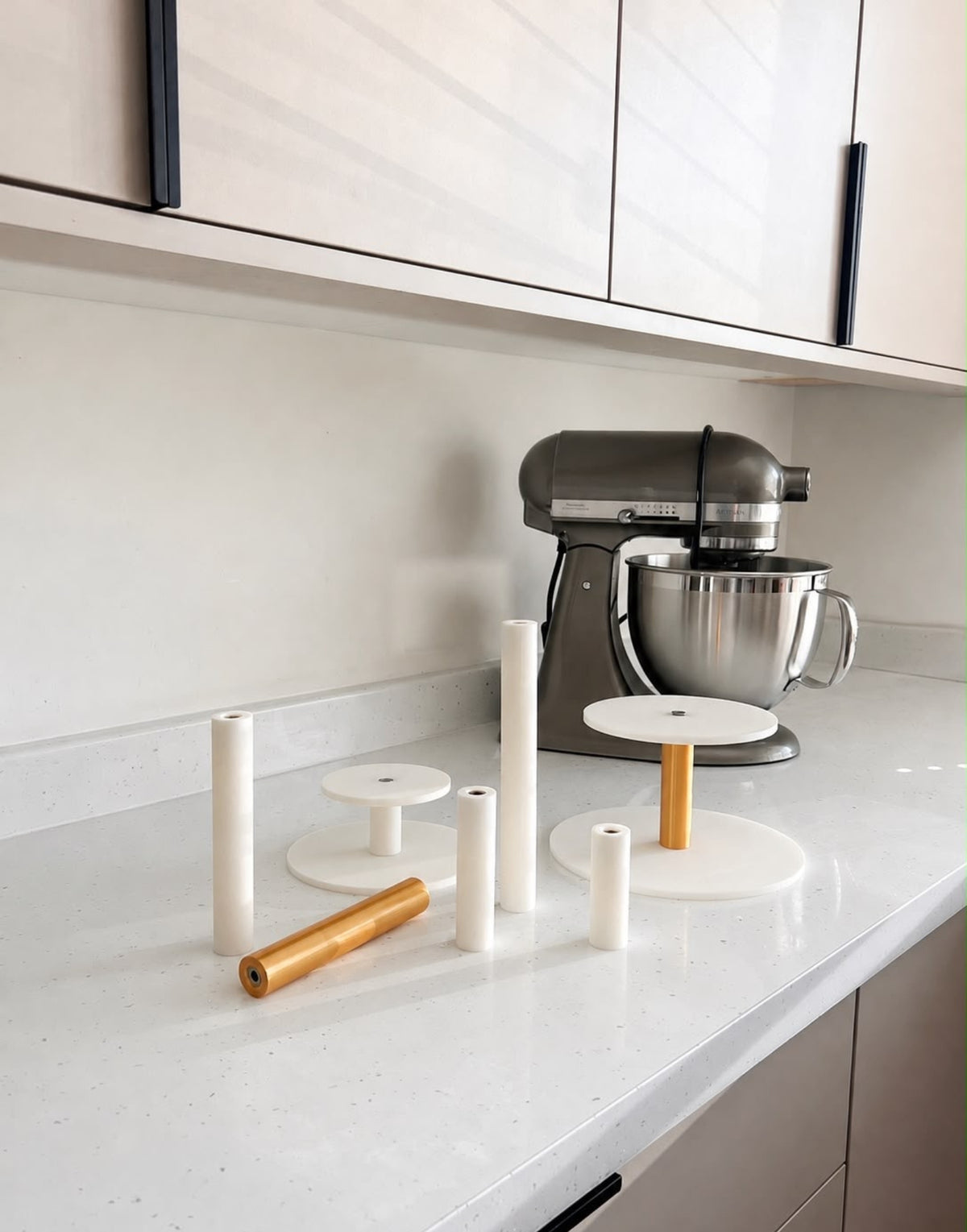 Essential Central Bar Pillar Cake Separator - photo 6 - Prop Options