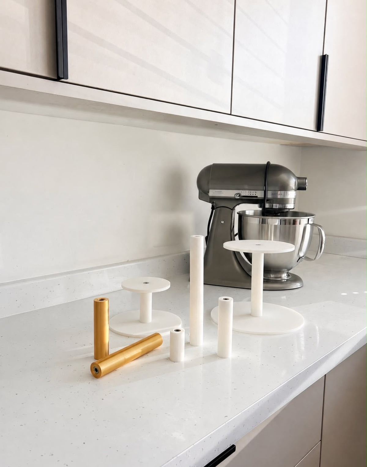 Essential Central Bar Pillar Cake Separator - photo 7 - Prop Options