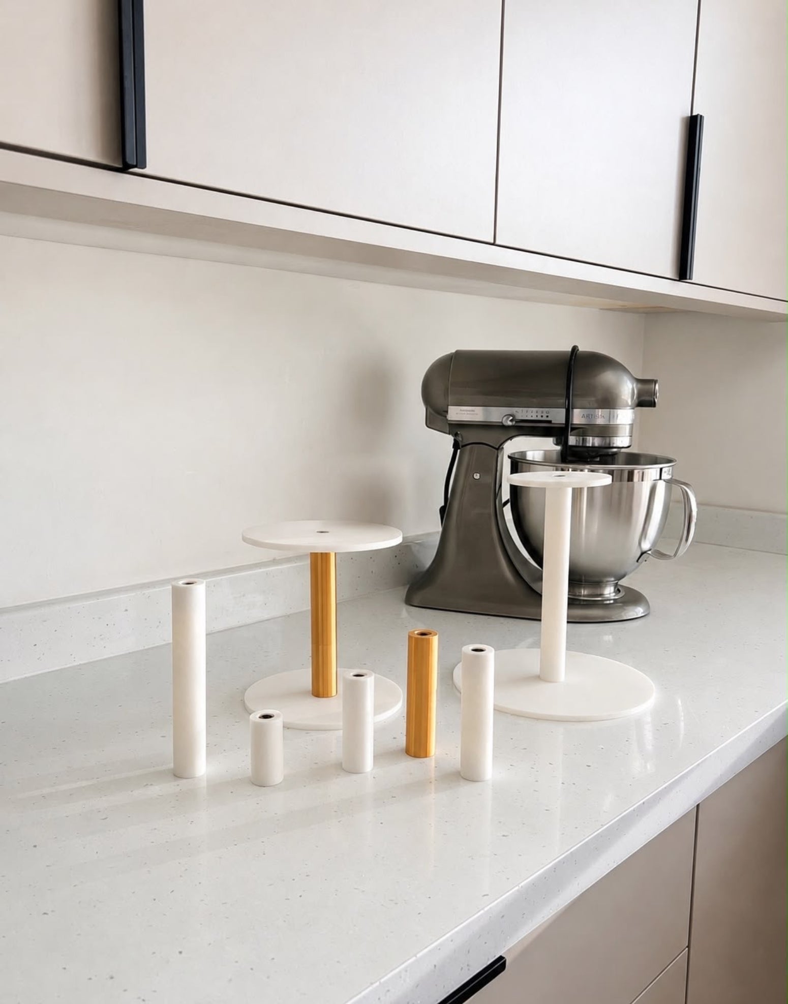 Essential Central Bar Pillar Cake Separator - photo 8 - Prop Options